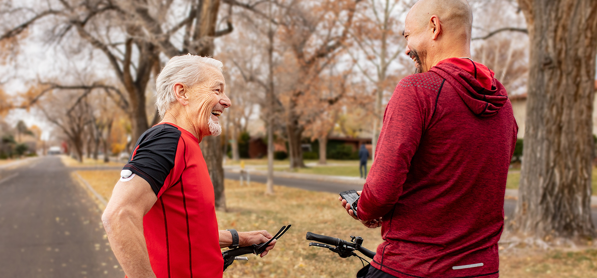 Omnipod - Podder, Tom outdoors biking with a friend