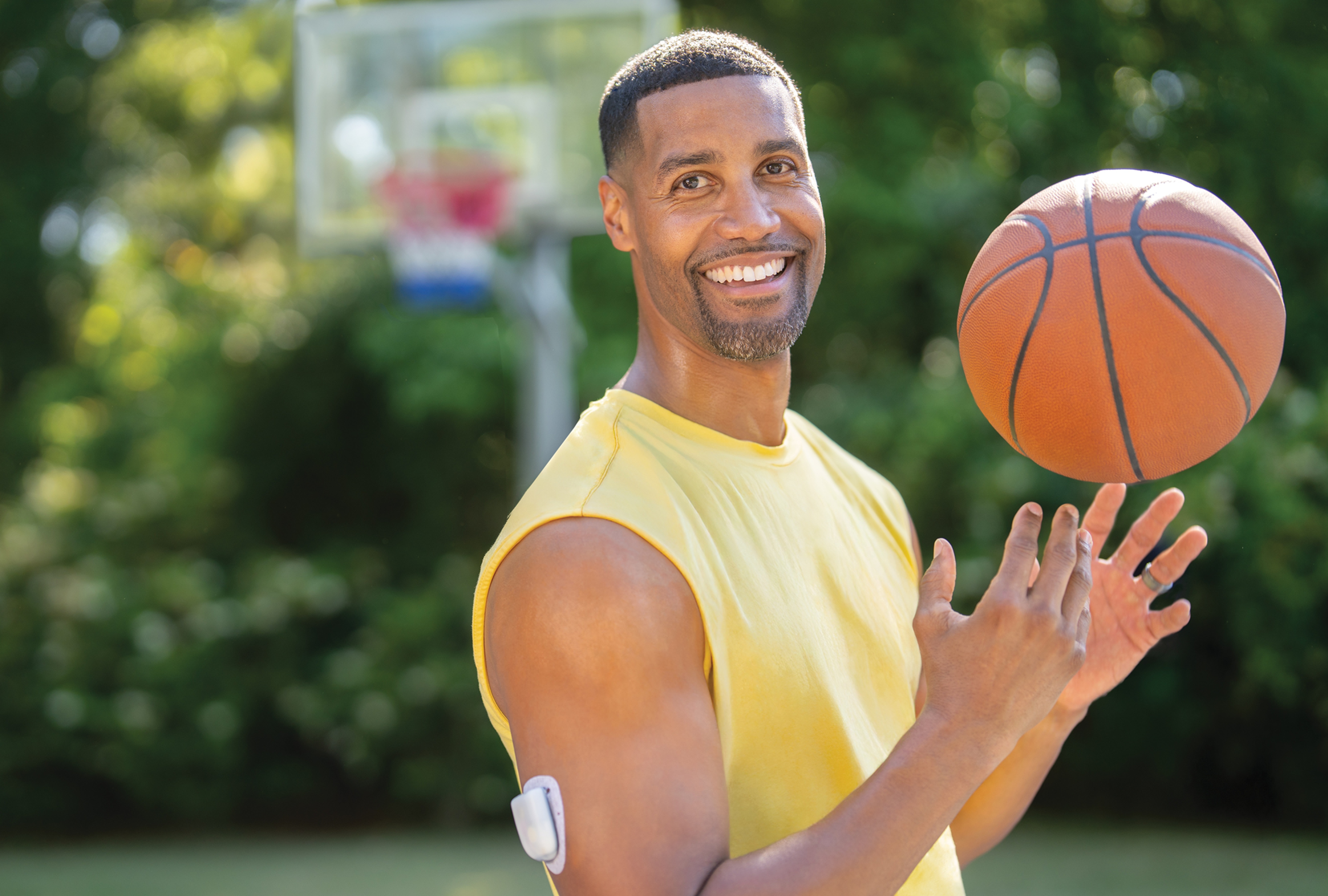 Man playing basketball wearing an insulin pump