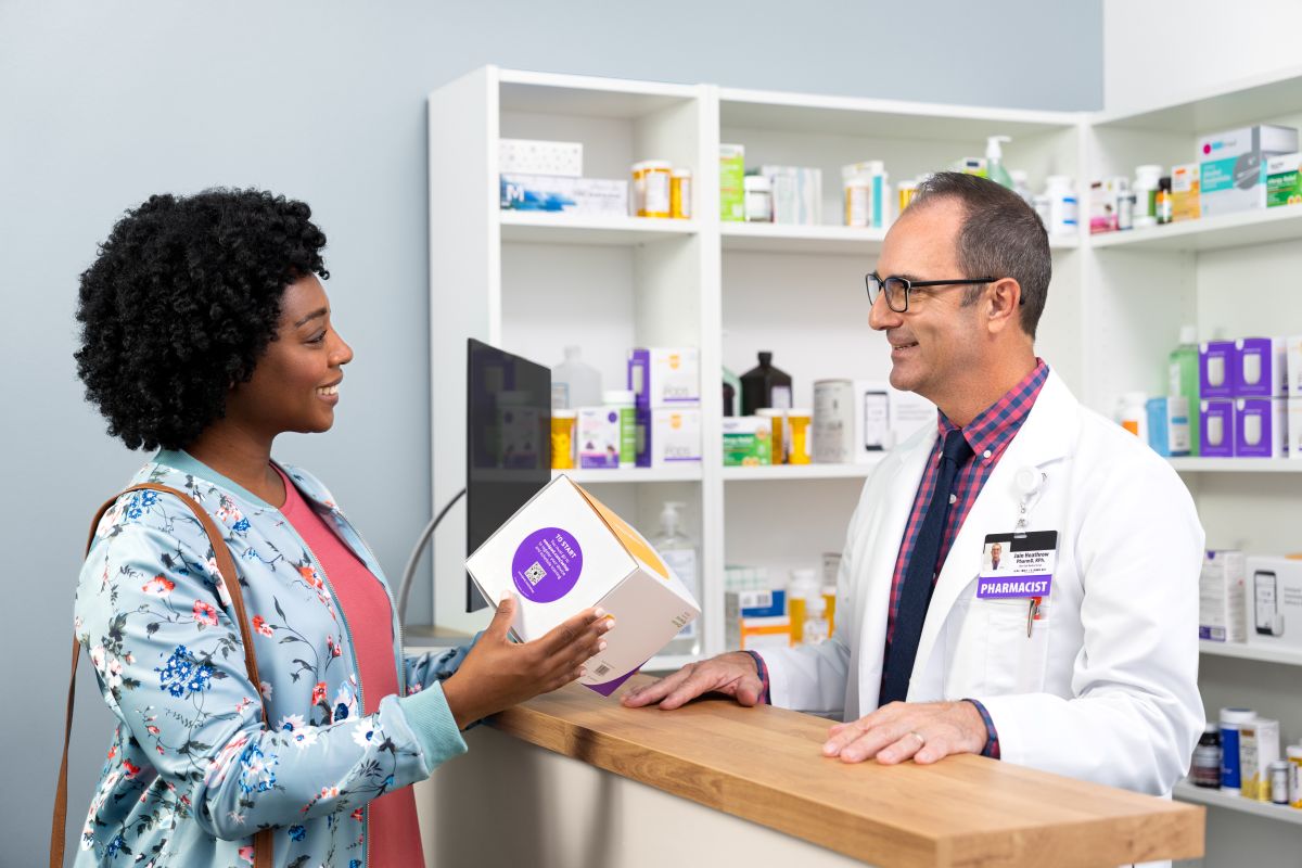 pharmacy consulting patient with omnipod starter kit 