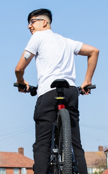 Podder, outside on his bike, wearing his Omnipod 5