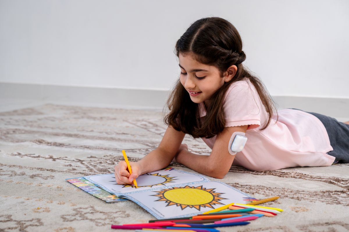 Podder, drawing in a book