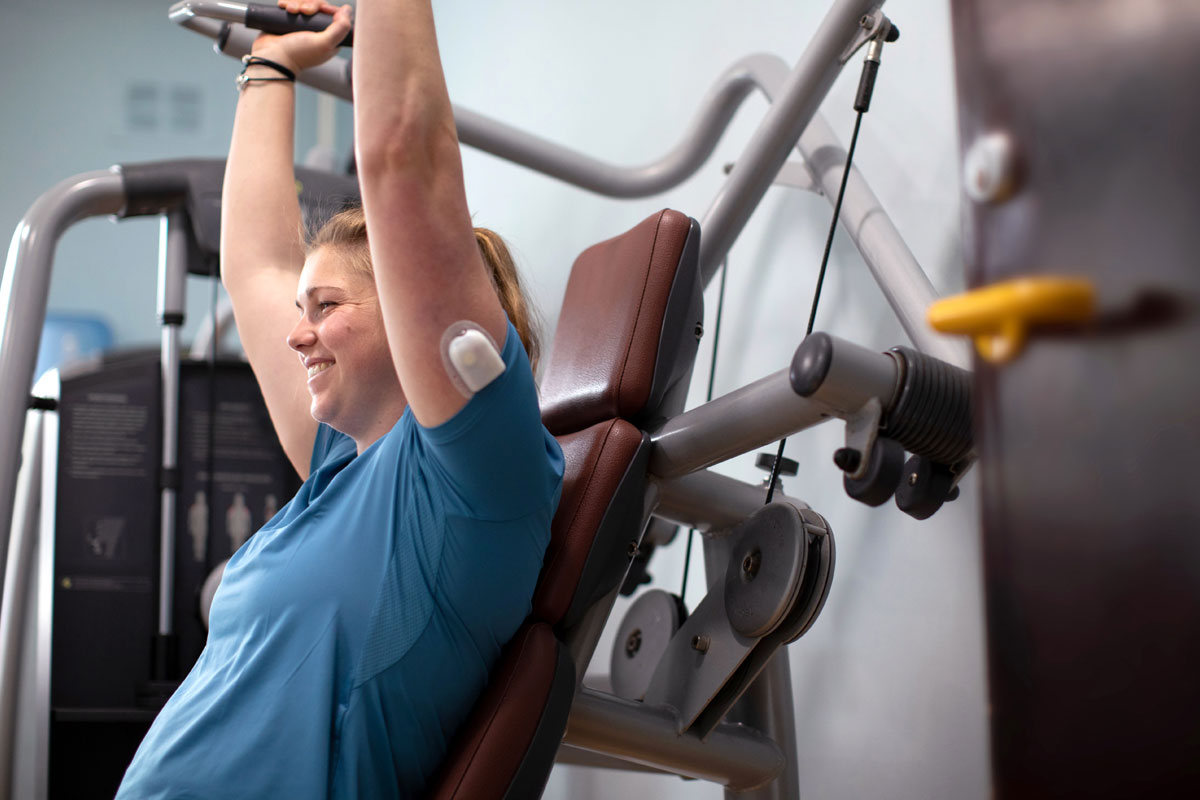 woman weightlifting in the gym