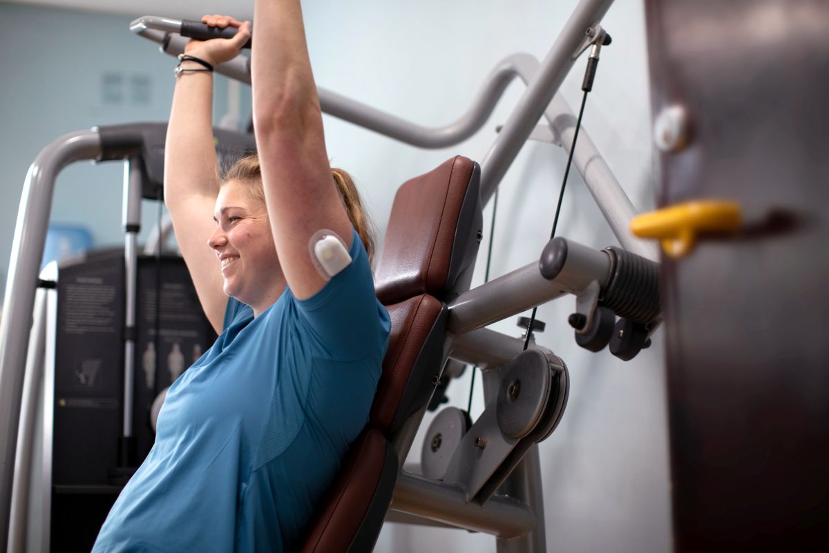 Podder at the gym, wearing an Omnipod