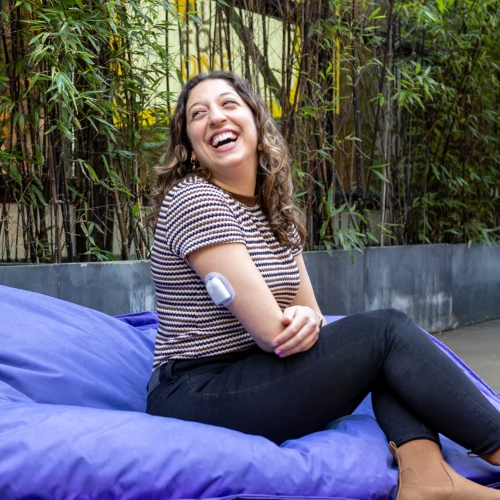 Omnipod Podder, Judy Mitri, sitting outside and smiling.