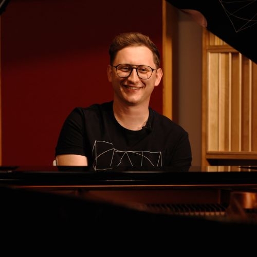 Omnipod Podder, Samuel Rosch, sitting down smiling with his Pod on his arm