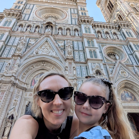 Podder Bec, standing in front of the Cathedral of Santa Maria del Fiore with her daughter 
